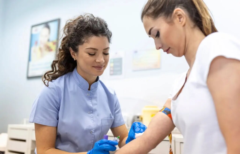 Glicemia e colesterolo: gli errori alimentari da non fare prima delle analisi